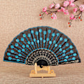 Miniatyrbilde 1 av 4: 1 stk Elegant Broderte Blomsterpåfuglmønster Sekvensstoff Folding Håndholdt Håndvifte Hånd blue