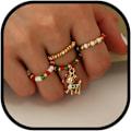 Miniatyrbild 1 av 5: 1,7×1,7×0,3 cm Julringar Pärlring Set Färgglada Pärlade Stackningsringar med Tomteälg Charm Elastiska Fingerringar Smycke