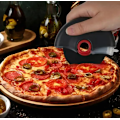 Pikkukuva 5 / 5: Pizza Leikkuri Pyörällä ja Suojaavalla Terän Kannella, Helppo Puhdistaa ja Astianpesukoneen Kestävä Käsikäyttöinen Pizza Leikkuri, Musta
