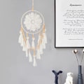Miniatyrbillede 2 af 5: Drømmekatcher Væghæng med Pomponer Stor Hvid Drømmekatcher Træperler Boho Væghæng, Håndlavet Kvaster Ornament
