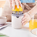 Miniatyrbillede 4 af 5: stk. (beige + blå) manuel citruspresser, citruspresser, manuel appelsin- og citronpresser, bærbar manuel juicer til limefrugter, appelsiner, mandariner, grapefrugter