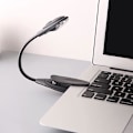 Miniatyrbillede 5 af 5: Clip-on læselampe - LED læselampe med justerbar klemme | minii Clip-on lampe, rejseboglampe, læselampe med en-knaps kontakt til natten