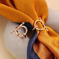 Miniatyrbillede 3 af 5: 1 stk. Lille Geometrisk Silketørklæde Ring Broche til Kvinder Piger Mode Chic Rund Bar Sjal Tørklæder Spænde Wrap Lås Cl