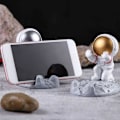 Miniatyrbilde 3 av 5: Mobiltelefonholder for skrivebord - Astronautdesign