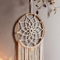 Miniatyrbillede 2 af 4: Fine Dream Macrame Drømmefangere til Soveværelse Voksen Drømmefanger Vægdekoration Stor Boho Væghængning med 5 Vævede Fjer Dusker Boligindretning Orna