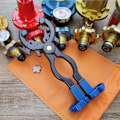 Miniatyrbild 2 av 5: Multifunktionell gasflasknyckel för flasköppnare, handverktyg för att dra åt gasflaskor, 3 i 1 gasflasknyckel