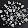Miniatyrbillede 2 af 5: 100 stk 3D Multiforme Negle Charms og Flatback Perler, Hvid Mix Styles Hjerte Stjerne Bue Solsikke Pynt til Negle