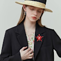 Miniatyrbillede 2 af 5: Rhinestone Stjerne Brosche Pin til Kvinder Piger Skinnende Krystal CZ Snowflake Corsage Broche Red