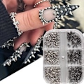 Miniatyrbild 2 av 5: Glänsande Nagelberlocker i Legering för Akrylnaglar Mini Nagelkonst Nitar Svart och Silver Blandade Nagelstrass Söta Nagelsmycken och Ädelstenar DIY Hantverk Nagelkonst C