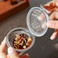 Miniatyrbillede 4 af 5: Sæt med 2 te-infusionskugler i rustfrit stål 5 cm, te-si med forlænget kædekrog og ekstra fintmasket net til brygning af løs te, krydderier og smagsstoffer