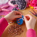 Miniatyrbild 4 av 5: 100 st julsnöflingeknappar i trä, vita, mini, dekoration för DIY-pyssel, 18 mm