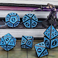Miniatyrbillede 3 af 5: DND Polyhedral Terning Sæt til Dungeons and Dragons RPG MTG Rollespil Bordspil - med 1 Terningpose (Blå Graverede Terninger)