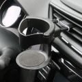Pikkukuva 1 / 5: Automukin pidike Tuuletusaukon vesipullon pidike