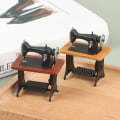Miniatyrbillede 2 af 5: 1:12 Dukkehus Miniature Syning hine Model Dukke Møbeldekor Red