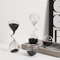 Miniatyrbild 3 av 7: Svart timglas, modern stil, heminredning one size