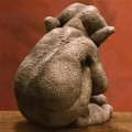Miniatyrbillede 4 af 8: Gotisk skulptur venlig trold statue støbt sten have statue 1PC