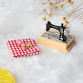 Pikkukuva 3 / 5: 1/12 Dollhouse Miniature Ompelu hine lelu