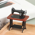 Miniatyrbillede 1 af 5: 1:12 Dukkehus Miniature Syning hine Model Dukke Møbeldekor Red