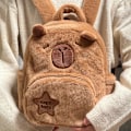 Pikkukuva 1 / 8: Sarjakuva Capybara Laukku Täytetty eläin casual reppu