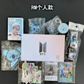 Miniatyrbillede 4 af 5: BTS Bulletproof Cad Aid Presentpose Dynamite Postkort Lanyard Kortbånd Stjerne Gaveæske Suit RM