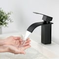 Miniatyrbild 2 av 4: DPZO NOIR Vattenfall Blandare i Mässing för Badrum Modern Design-DPZO.ca