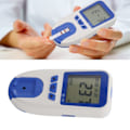Pikkukuva 3 / 5: Hemoglobiinimittari kotikäyttöön, hemoglobiinianalysaattori, testipakkaus verinäytteenottimella, neula verenkeräykseen, testipaperi, malli HB 101（CA)