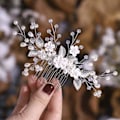 Miniatyrbilde 5 av 5: Kristall brudekroner - Blomstrete bryllupshårkammer - Perlebesatte hårtilbehør for kvinner og jenter (Sølv)