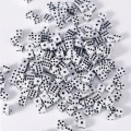 Miniatyrbilde 2 av 5: 50 stk/parti terninger 8mm 6 farger plast hvit spill terning standard seks sidet avgjørelse bursdagsfester brettspill Drop Shipping Black