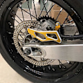 Miniatyrbilde 4 av 5: NICECNC Motorsykkel Bakre Bremsekaliper Beskyttelsesdeksel For Suzuki DRZ400SM DRZ 400 SM 2005-2022 2021 2020 2019 2018 LGL Gold CHINA
