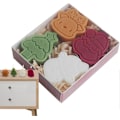 Miniatyrbilde 1 av 5: Julelys (Eske med 4) - Ideelle julegaver med festlige design av snømenn, juletrær, elg og julenissen Aromaterapilys (LGL)