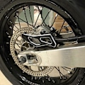 Miniatyrbilde 3 av 5: NICECNC Motorsykkel Bakre Bremsekaliper Beskyttelsesdeksel For Suzuki DRZ400SM DRZ 400 SM 2005-2022 2021 2020 2019 2018 LGL Gold CHINA