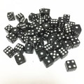 Miniatyrbilde 1 av 5: 50 stk/parti terninger 8mm 6 farger plast hvit spill terning standard seks sidet avgjørelse bursdagsfester brettspill Drop Shipping Black