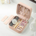 Miniatyrbild 4 av 11: Resefodral Organizer Mini PU Läder Förvaring För Ringar Örhängen Halsband Box Z8B5 white 1PC
