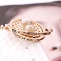 Miniatyrbild 3 av 7: Harry Potter Time Turner Halsband Hermiones Vit Sand goldplated gold