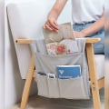 Miniatyrbillede 2 af 5: Sofa Lænestol Organizer Fjernbetjening Holder Sofa Armlæn Caddy med 5 lommer Armlæn Hængende opbevaringstaske til magasiner Bøger Briller Grå