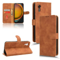 Pikkukuva 6 / 6: SKALO Samsung Xcover 7 Matt PU Nahka lompakkokotelo - Ruskea Brown