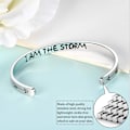 Miniatyrbillede 3 af 5: Venskab Armbånd til Kvinder - Inspirerende Venskab Gaver til Bedste Veninde, Motiverende Manschet Armbånd til Søstre Mor Lærer Gaver Armbånd 1I am the storm