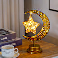 Miniatyrbillede 3 af 5: LED Måne Bordlampe Batteridrevet Dekorativ Stjernelampe Magisk Halvmåne Nattelys Ramadan Dekorationer Sengebordslampe til Varm Måneskinsgave