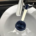 Miniatyrbilde 4 av 6: Toalett- og avløpsrenser - 100 mm (4 tommer) kopp og 225 mm (9 tommer) plastgrep med svart kopp, avløpsrenser for hjemmet, T