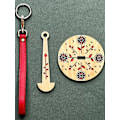 Miniatyrbild 1 av 4: Bärbar handledsgarn hållare, garnbollhållare, garnminder, garnförvaring, trägarnhållare, garnhållare med läderhandledsrem