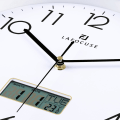 Miniatyrbild 5 av 8: Tyst väggklocka för kök med datum och dagtemperatur, silver väggklockor för vardagsrum modernt sovrum, LCD-display kvarts digital väggklocka B
