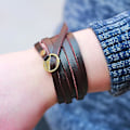 Miniatyrbillede 2 af 2: Multi-lags brunt retro læderarmbånd med legering anker