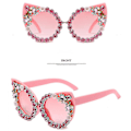 Pikkukuva 2 / 2: Rhinestone Cat Eye -aurinkolasit, retro naisten kiiltävät juhla-aurinkolasit