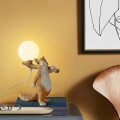 Miniatyrbillede 3 af 4: Egernformet bordlampe soveværelse sengebordslampe børnebelysning med dobbelt glaslampeskærm 11,8 tommer