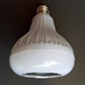 Miniatyrbillede 2 af 4: LED Musikpære Bluetooth RGB Natlys AC100-250V B22 12W til Fest Ferie（B22）