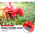 Pikkukuva 2 / 5: Marjanpoimija metalliharjalla ja ergonomisesti muotoillulla kahvalla, helpottaa marjanpoimintaa