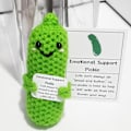 Miniatyrbild 4 av 5: Handgjord virkad inlagd gurka leksak emotionellt stöd söt virkning positiv grönsaksdocka stressavlastning tröstande handvävd prydnad（Grön）