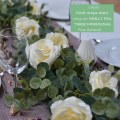 Miniatyrbild 4 av 5: Konstgjord eukalyptusgirlang med blommor Champagne rosor
