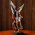 Miniatyrbillede 2 af 3: Skytsengel Figur Statue Ornament Religiøs Kunst Resin Ornament Til Hjem Hylde En Engel Besejrer En Djævel