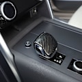Miniatyrbild 2 av 5: Växelspaksknoppsskydd i kolfiber för Land 5 för Velar 2021-2022